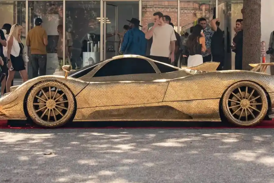 ¡Una verdadera obra de arte! Armó un Pagani Zonda con monedas y le pusieron el rostro de Lionel Messi