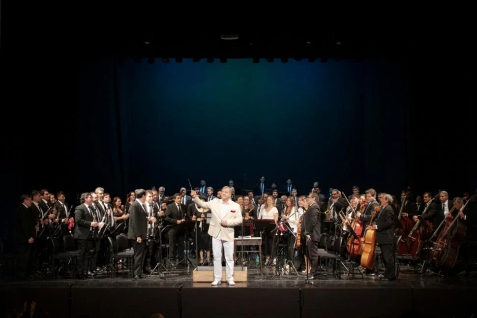 ÚLTIMA VEZ. Álvaro García dirigió por última vez a la Banda Sinfóica de la provincia, luego de 15 años y más de 400 conciertos.