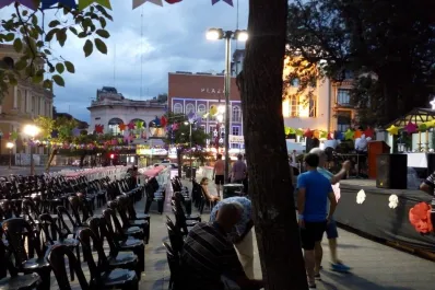 En la plaza Independencia se realizará una cena para unas 1.500 personas en situación de calle