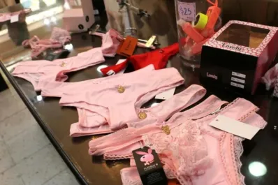 ¿Por qué regalan bombachas rosas para Navidad?