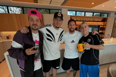 Lionel Messi se reunió con los chicos de Un Poco de Ruido y hasta mostró su jarra especial