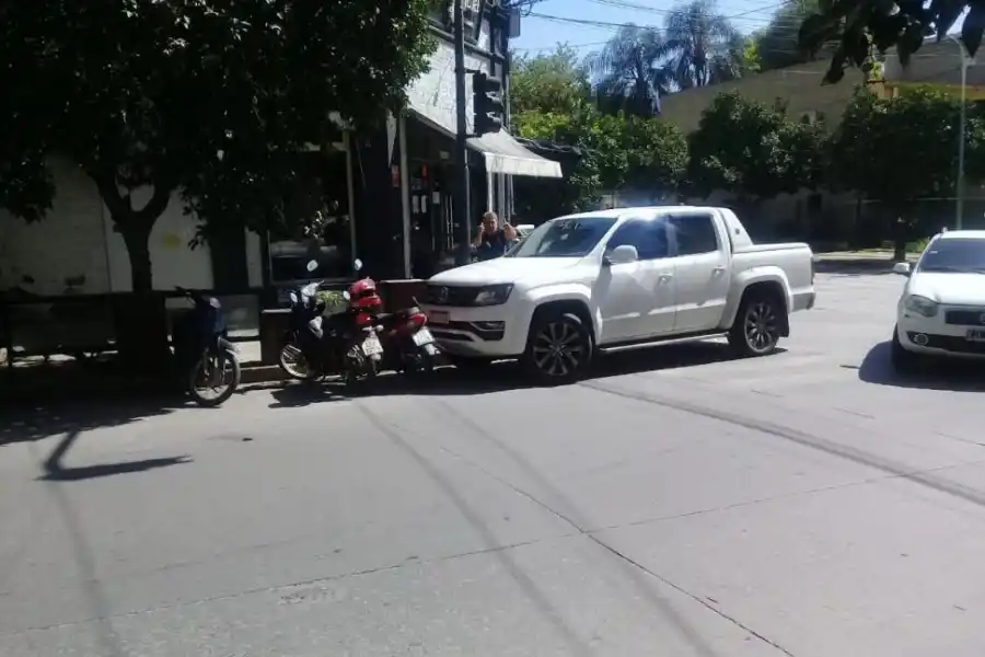 LA GACETA en WhatsApp: Tres meses con un montículo de basura y escombros