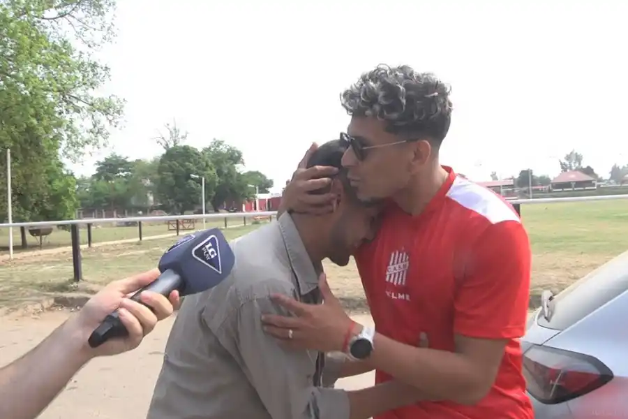 AGRADECIMIENTO. Diarte se fundió en un gran abrazo con Soria, tras la entrevista de LG PLAY.