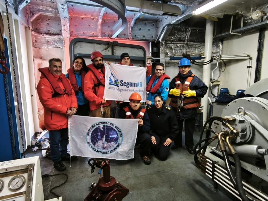 JUNTO A SUS COMPAÑEROS. La Dra.Maisano a bordo del ARA Almirante Irízar./LUCÍA MAISANO