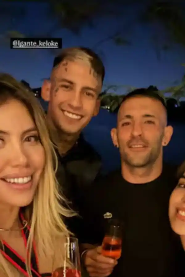 La romántica Navidad de Wanda Nara y L-Gante: Compartir amor