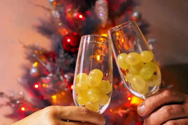 Qué representa la tradición de comer 12 uvas en las campanadas de fin de año