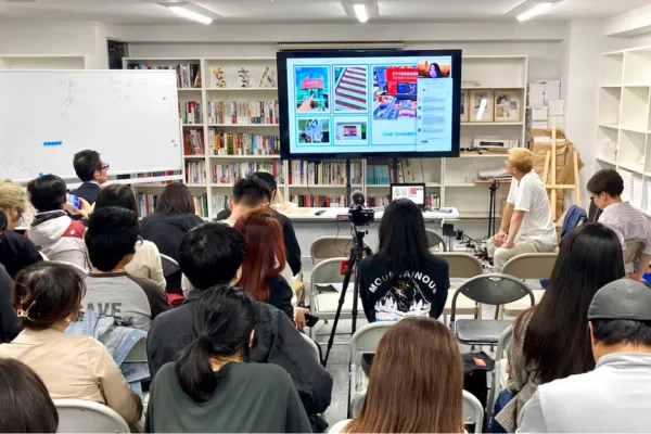 Jóvenes chinos encuentran un espacio de libertad en Japón para discutir temas prohibidos