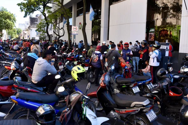 El Concejo desestimó el debate sobre Uber Moto y se levantó la protesta