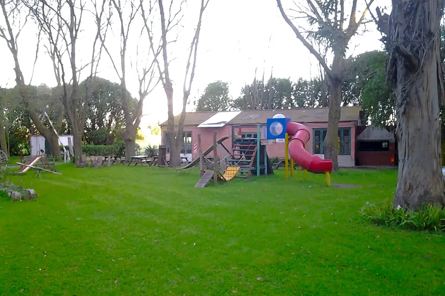 LAS BRUSQUITAS. El jardín soñado de este camping en Miramar. / LAS BRUSQUITAS