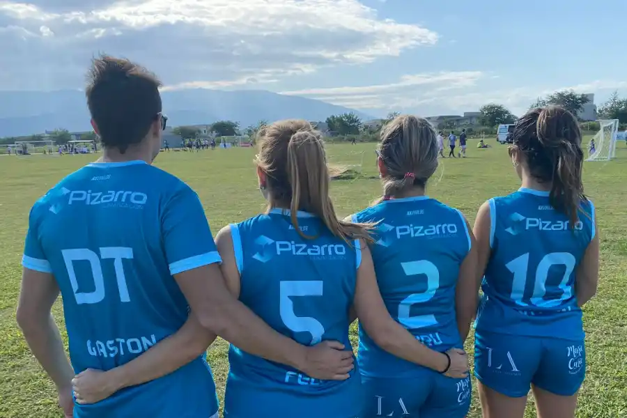 Formaron De Taquito FC en familia, fueron invictas y ganaron la copa de oro en Las Cañas