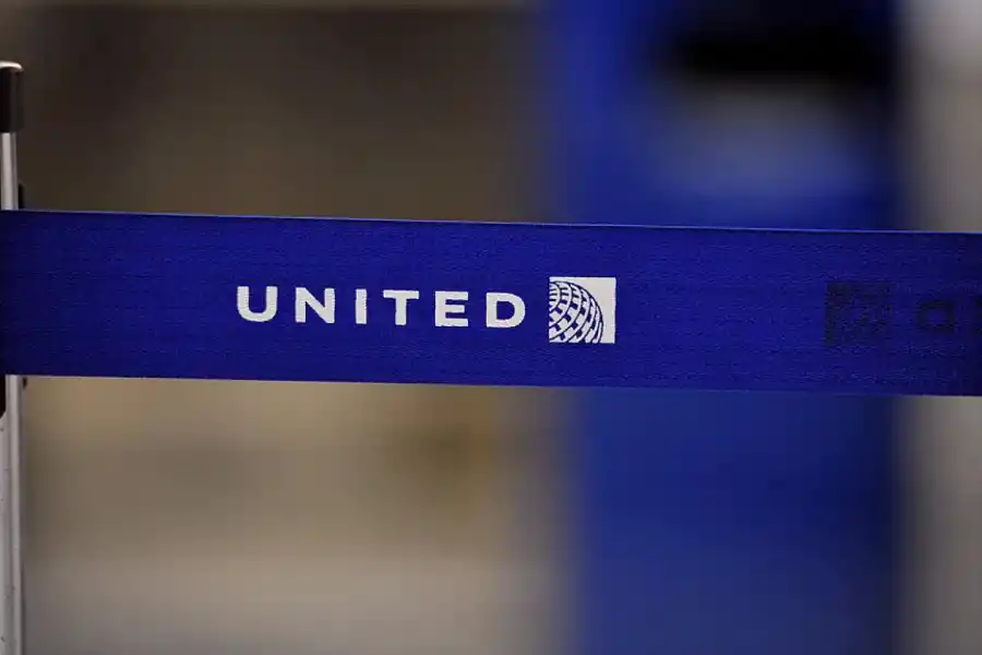 Imagen de archivo de una cinta de United Airlines en el Aeropuerto O'Hare de Chicago. Brian KerseyAP