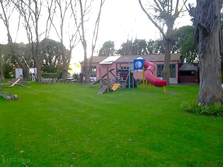 LAS BRUSQUITAS. El jardín soñado de este camping en Miramar. / LAS BRUSQUITAS