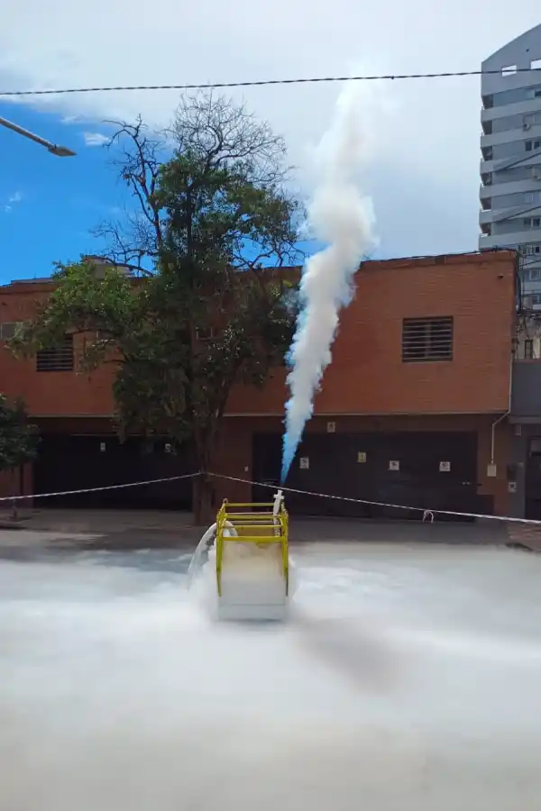 Cambio del tanque de oxígeno en el hospital Padilla.