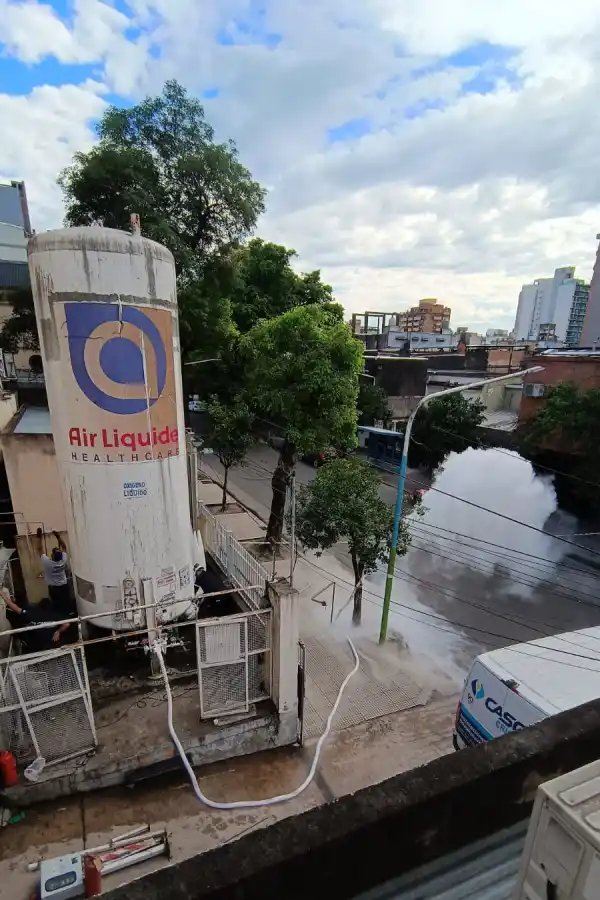 Hospital Padilla: una nube blanca acaparó la atención de los curiosos que tomaban fotos