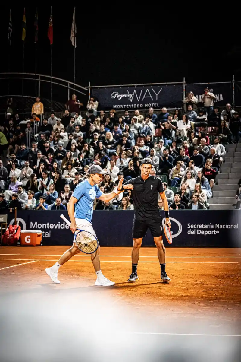 NOCHE SOÑADA. La dupla Forlan-Coria