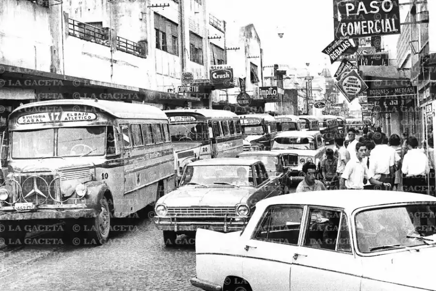 Recuerdos fotográficos: cómo era el transporte público a lo largo de distintas décadas en Tucumán