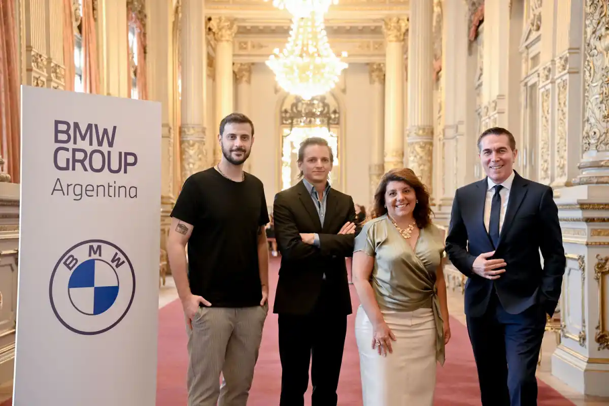 De izquierda a derecha: Leuco, Larregina, Dip y Barili, en el Salón Dorado del Teatro Colón. 