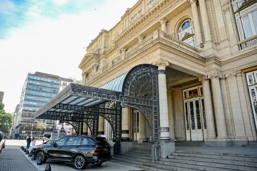 El Teatro Colón fue el marco ideal para el lanzamiento del Serie 5 y la presentación de la X7. 