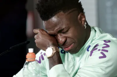 Condenaron a un año de prisión a cinco hinchas de Valladolid por insultos racistas contra Vinícius