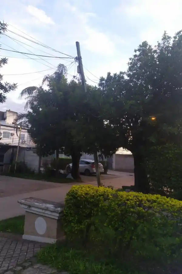 LA GACETA en Whatsapp: quejas por los vehículos mal estacionados