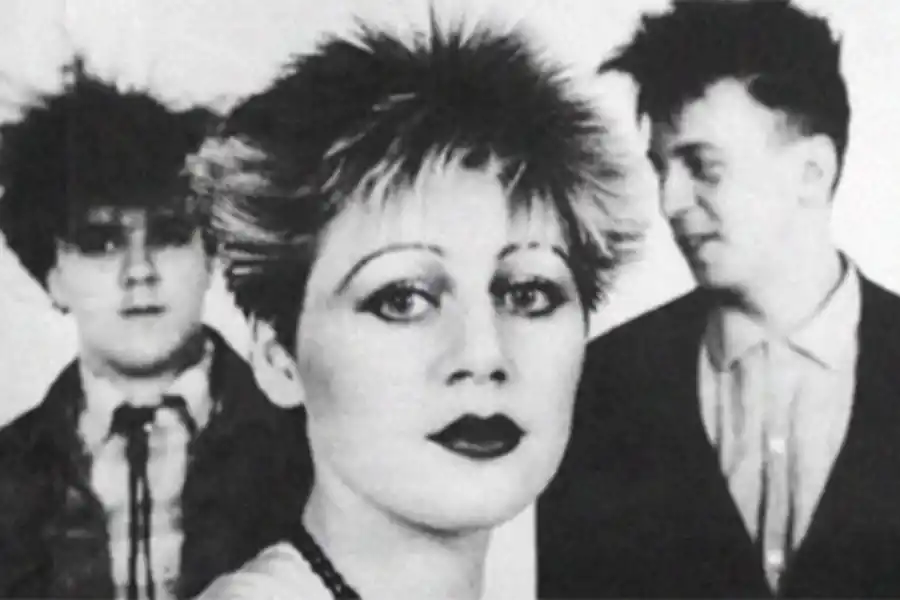 INSPIRADOReS. Cocteau Twins fue considerada como una de las principales influencias del posterior subgénero shoegaze .