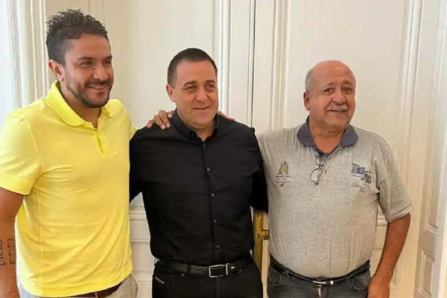 LLAMATIVO. Moreno (tercero a la derecha) aseguró que la Liga no está en condiciones de contar con ambulancias propias.