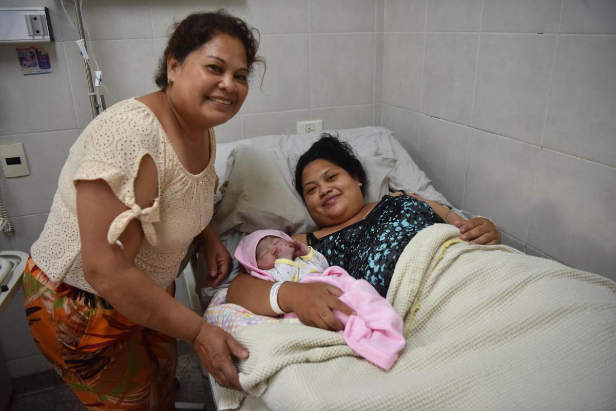 Karen Noemí Maldonado, su hija Guillermina y un familiar. LA GACETA / FOTO DE INÉS QUINTEROS ORIO