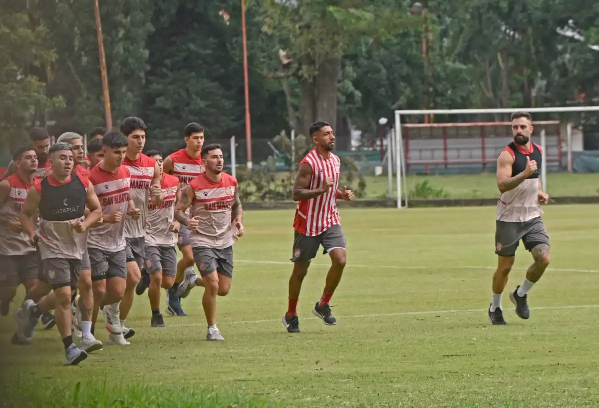REGRESO. Matías “Caco” García (a la derecha) trabajó a la par del grupo.
