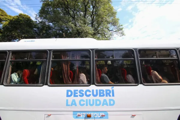 ¡Aprovechá el verano para recorrer la ciudad! El bus turístico hará cinco salidas semanales