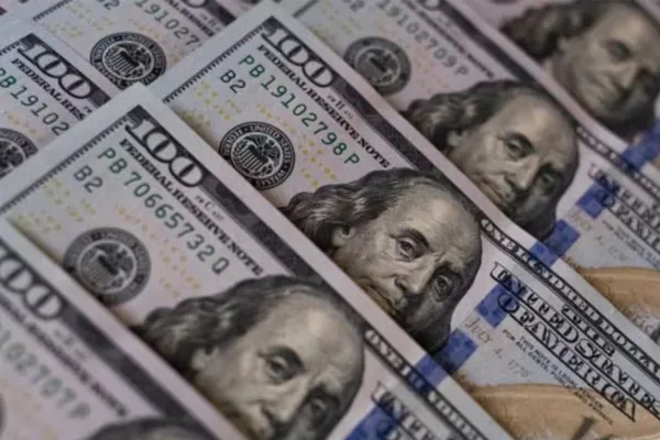 Dólar oficial: a cuánto llegará la cotización este 2025 según consultas privadas