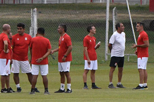 Atención, San Martín: con Caco García a la par del grupo, Martos trabajó junto a Carlos Roldán