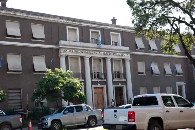 Imputaron a un chofer de una aplicación por asaltar a una mujer que esperaba el colectivo