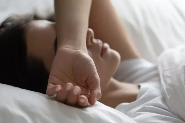 Dormir tarde durante un mes completo: ¿qué le pasa a tu cuerpo realmente?