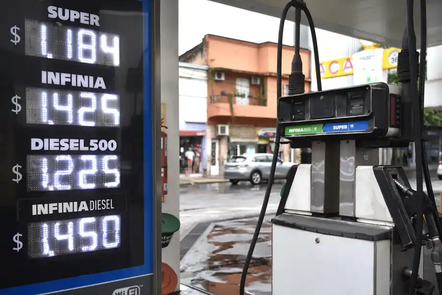 NUEVOS VALORES. Los precios fueron actualizados hoy en las estaciones de servicios de YPF en toda la provincia.