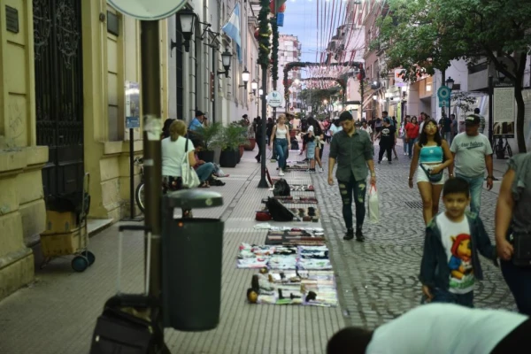 El municipio busca quitar a los vendedores ambulantes del centro de San Miguel de Tucumán