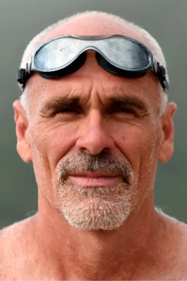 Son nadadores de aguas abiertas, entrenan en El Cadillal y se preparan para cruzar el Río de La Plata