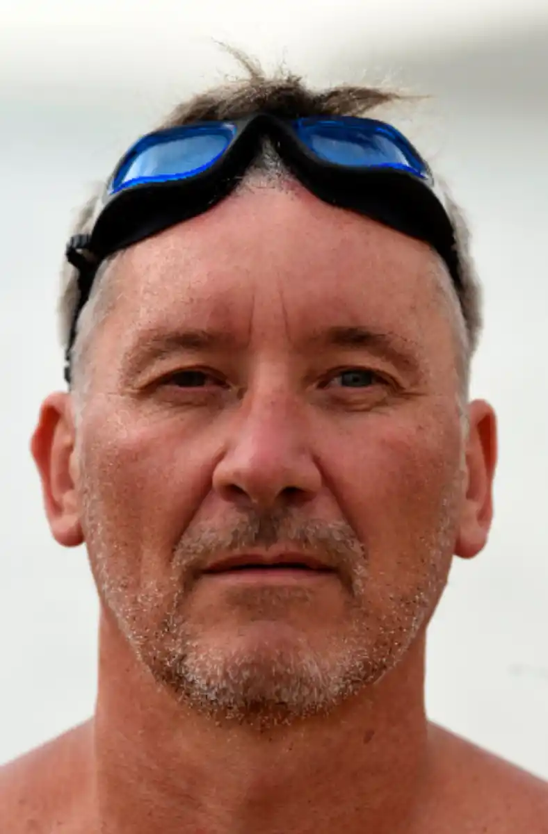 Son nadadores de aguas abiertas, entrenan en El Cadillal y se preparan para cruzar el Río de La Plata