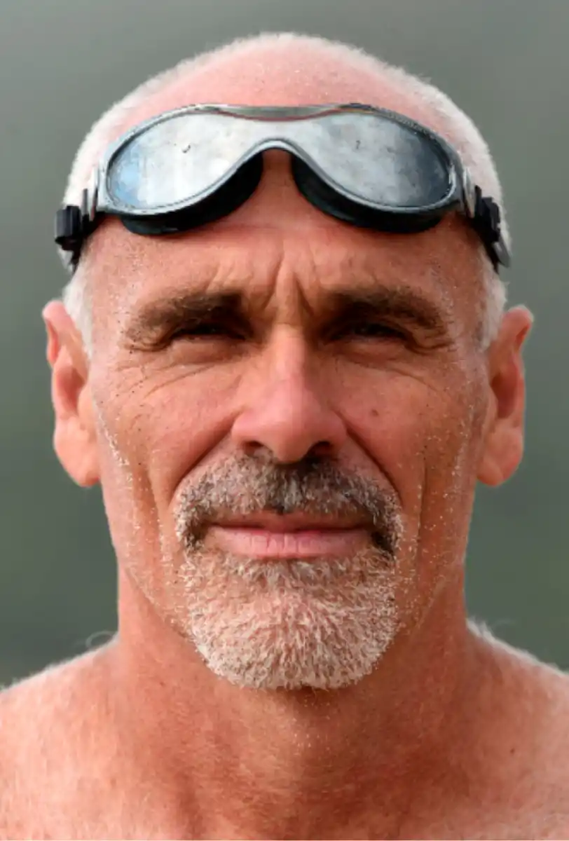 Son nadadores de aguas abiertas, entrenan en El Cadillal y se preparan para cruzar el Río de La Plata