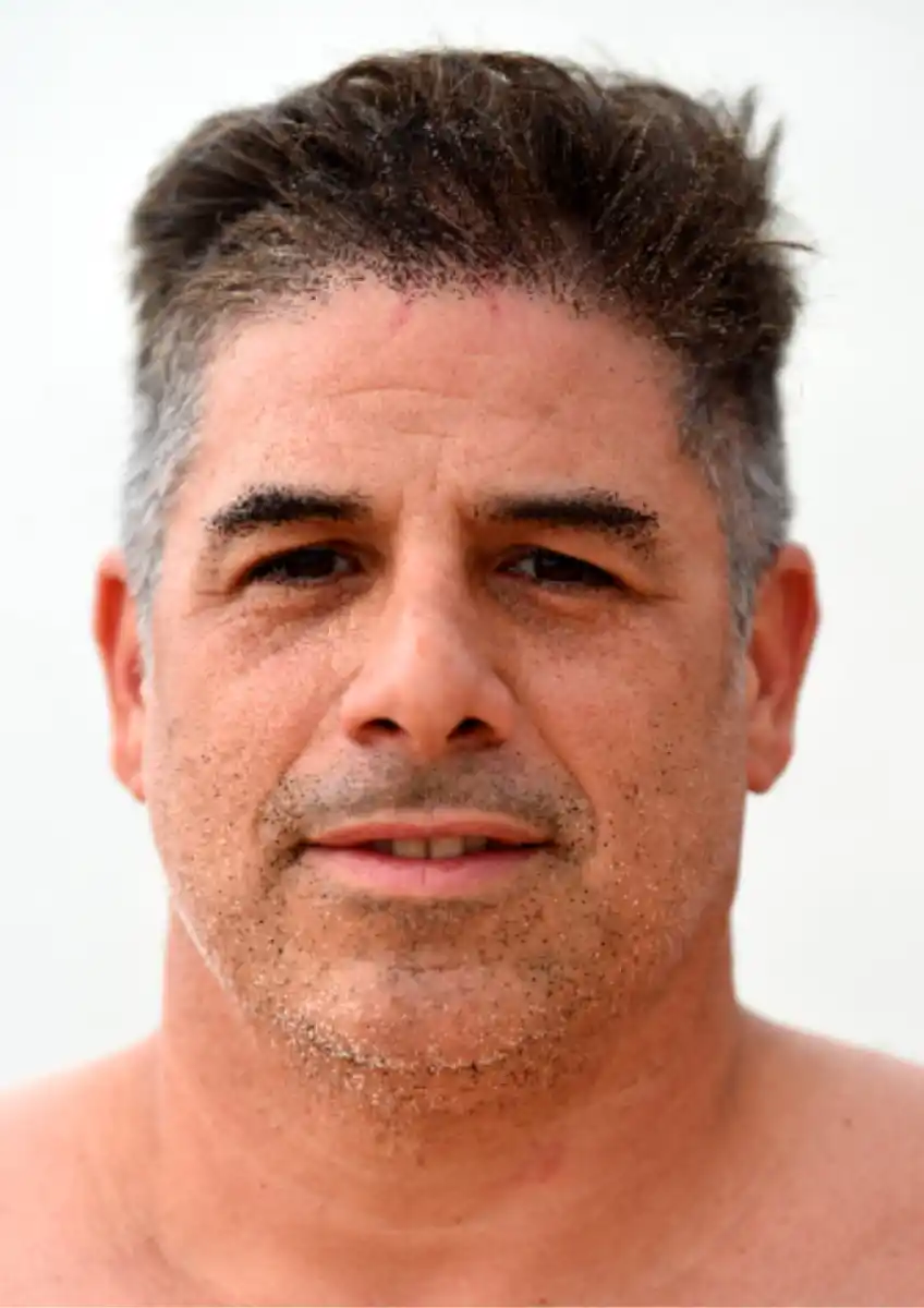 Son nadadores de aguas abiertas, entrenan en El Cadillal y se preparan para cruzar el Río de La Plata