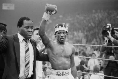 Una leyenda del boxeo fue diagnosticado con una enfermedad cerebral causada por los golpes repetidos en la cabeza