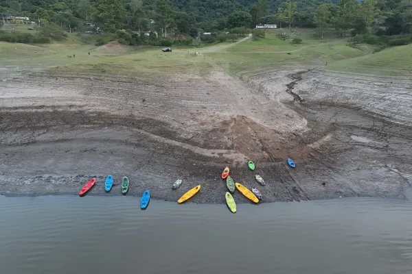 Una bajante en los diques genera alarma y temores