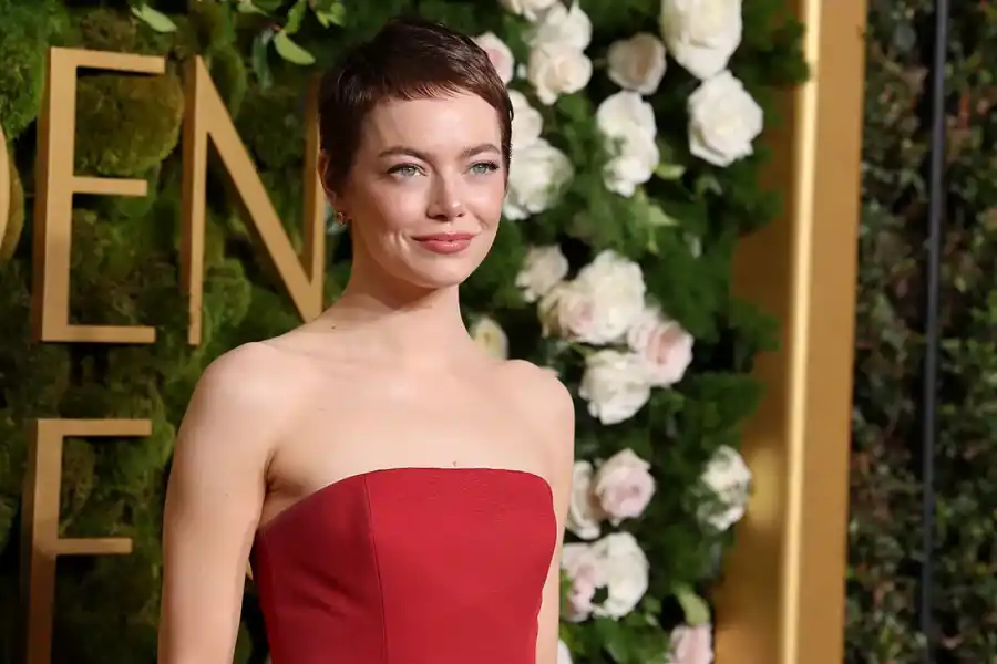 Emma Stone apareció con un audaz corte en los Golden Globes.