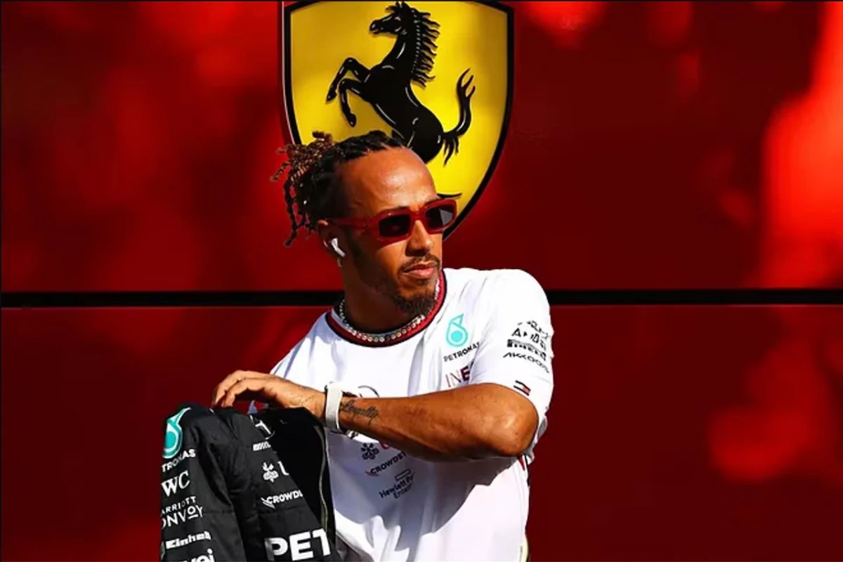 A PURO FESTEJOS. Hamilton celebra su primer cumpleaños como nuevo piloto de Ferrari.