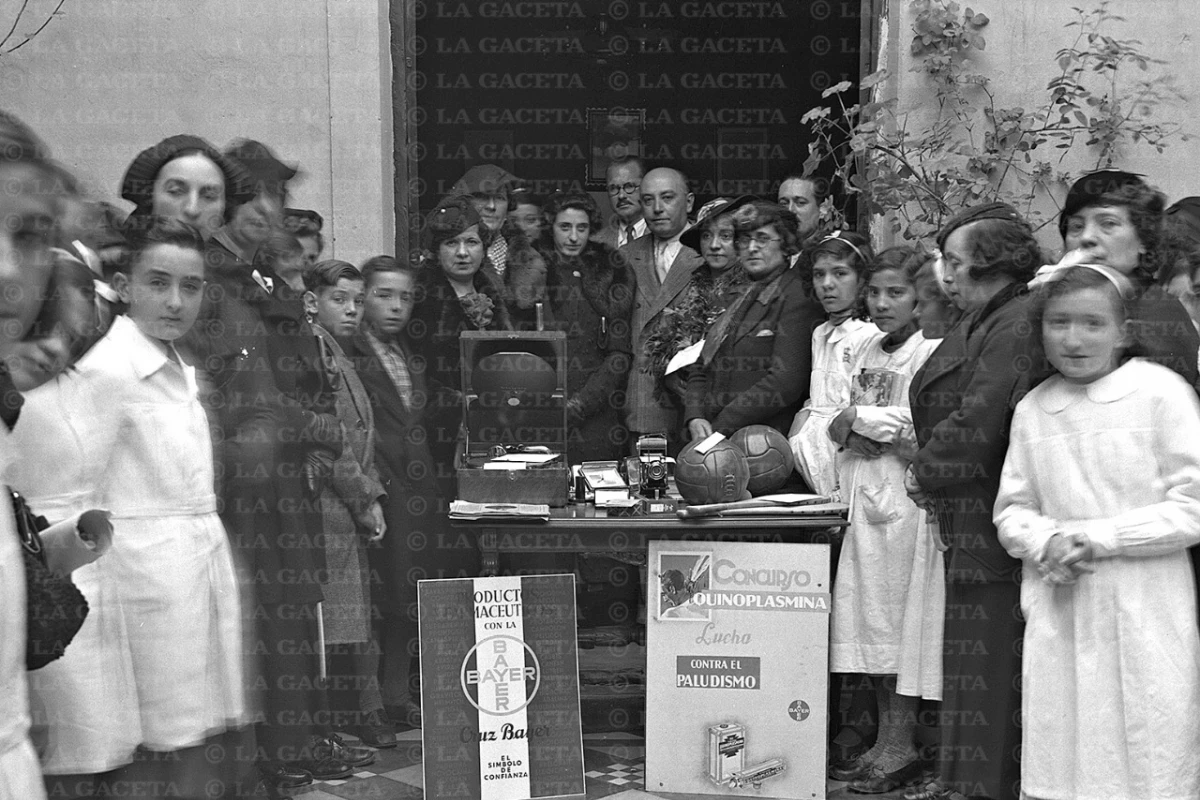 Recuerdos fotográficos: Radio, concurso y combate al paludismo