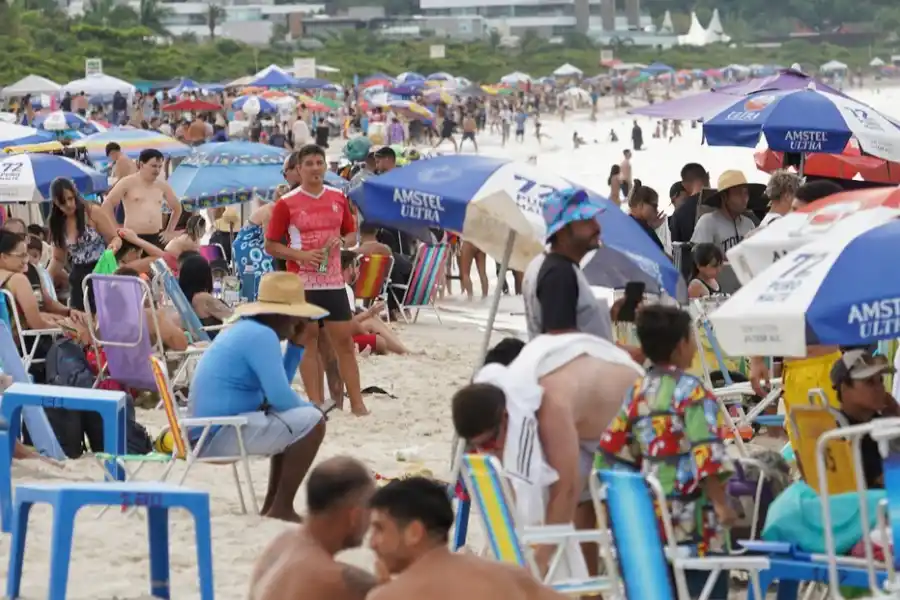 Brote de gastroenterocolitis en las playas de Brasil: ¿para quiénes puede ser una enfermedad grave?