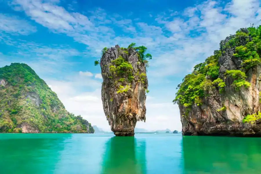 DISFRUTAR EL PAISAJE. Tailandia tien playas sacadas de una película. / BARCELO 