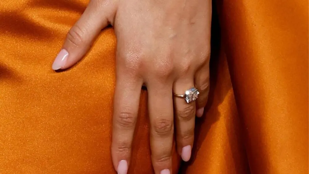 El accesorio de la actriz que despertó los rumores entre los fanáticos