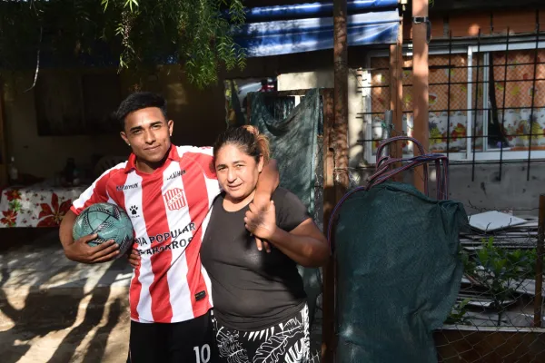 La historia de superación de un juvenil de San Martín de Tucumán: Con lo que gano le ayudo a mi mamá