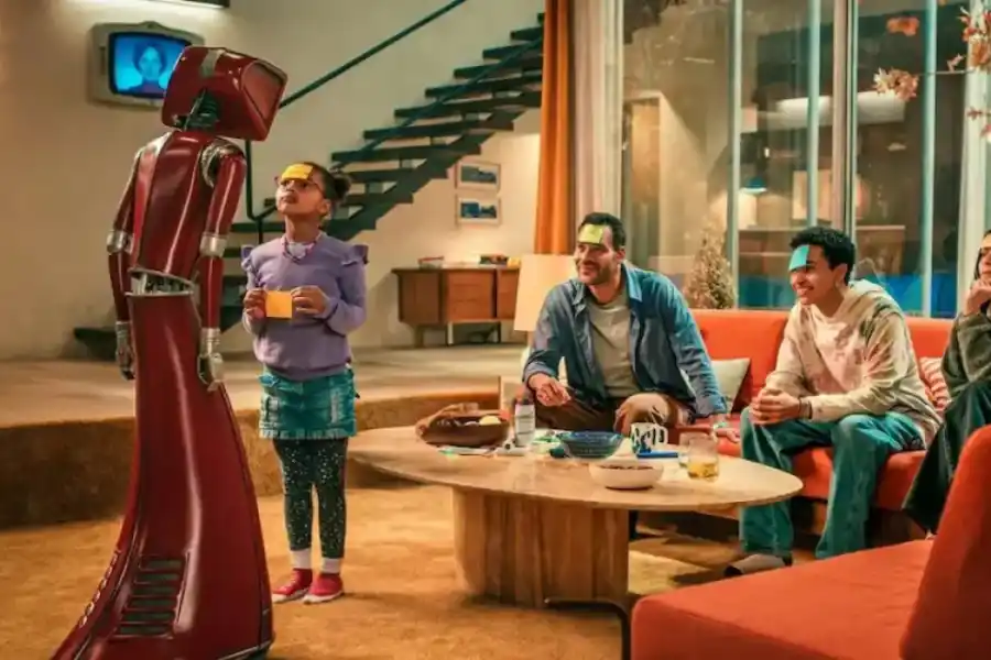 La historia sigue a una familia que se muda a una casa inteligente que había estado desocupada por varios años 