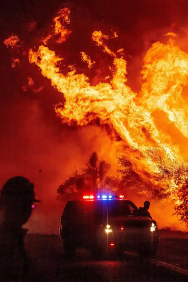 California: impresionantes imágenes del avance de los incendios forestales